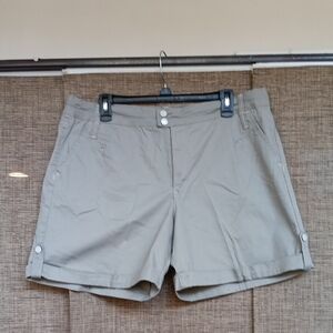 Gloria Vanderbilt Women's Cargo Shorts in Tan